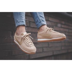 nike suede shoes womens